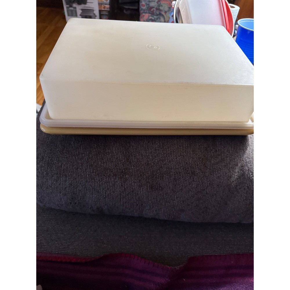 Vintage Tupperware Square Cake Taker Carrier Container Beige Lid & Base - Picture 2 of 16